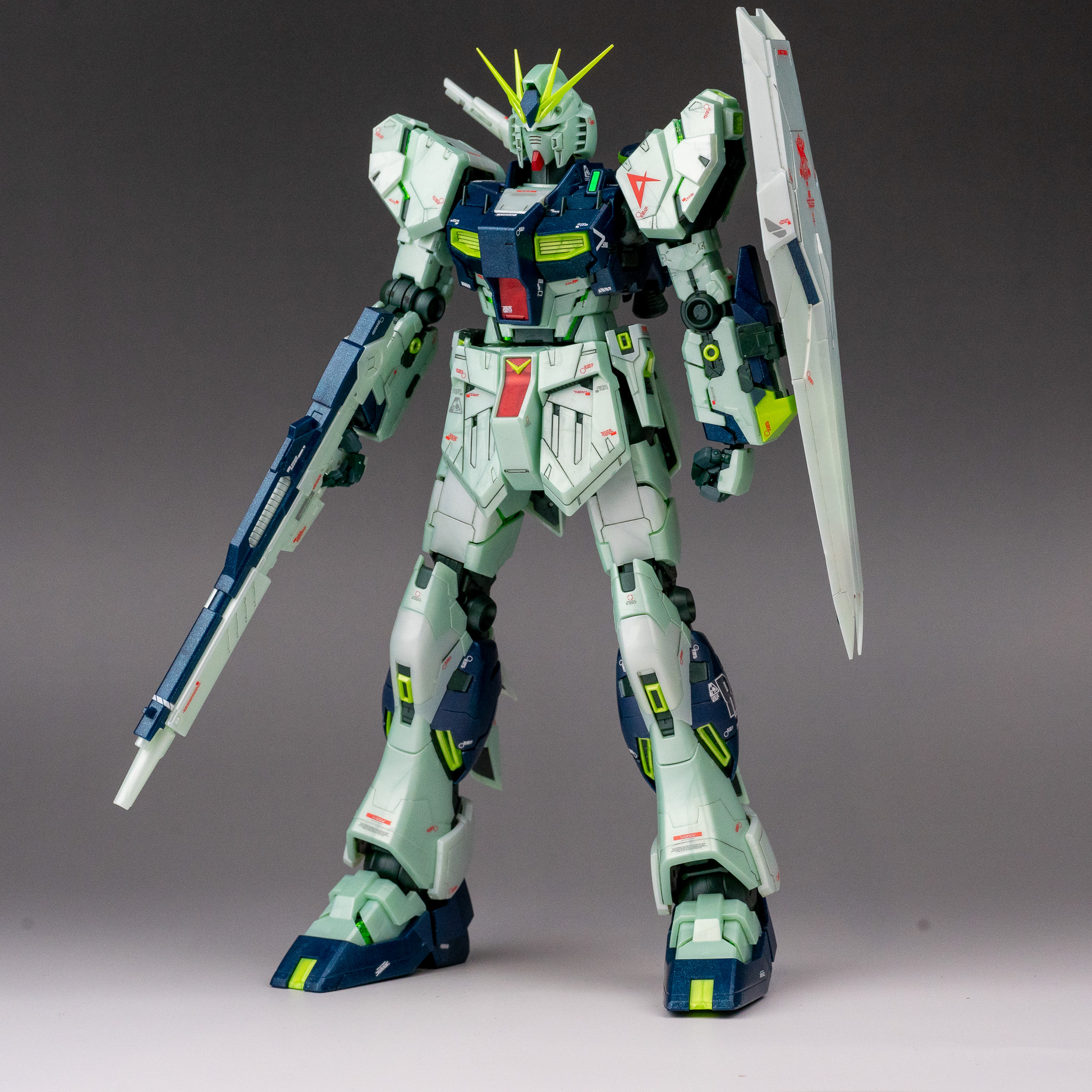 MG RX-93 νガンダム Ver.Ka (サイコフレーム発動イメージカラー)｜M