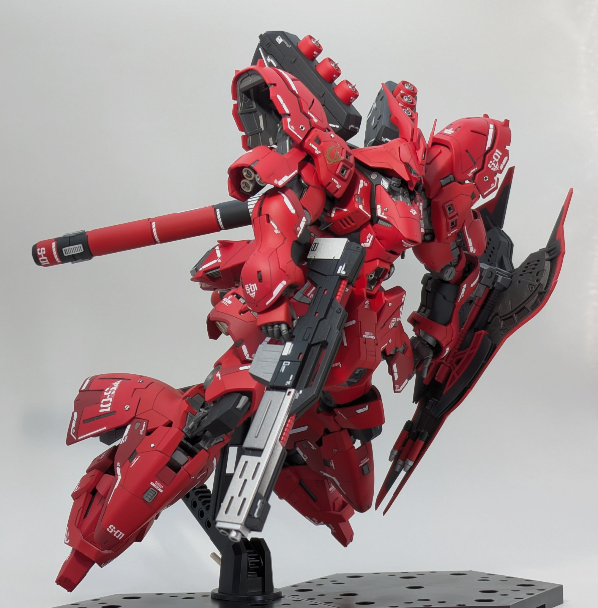 RG サザビー 派手めにつくってみた｜てんちゃさんのガンプラ作品