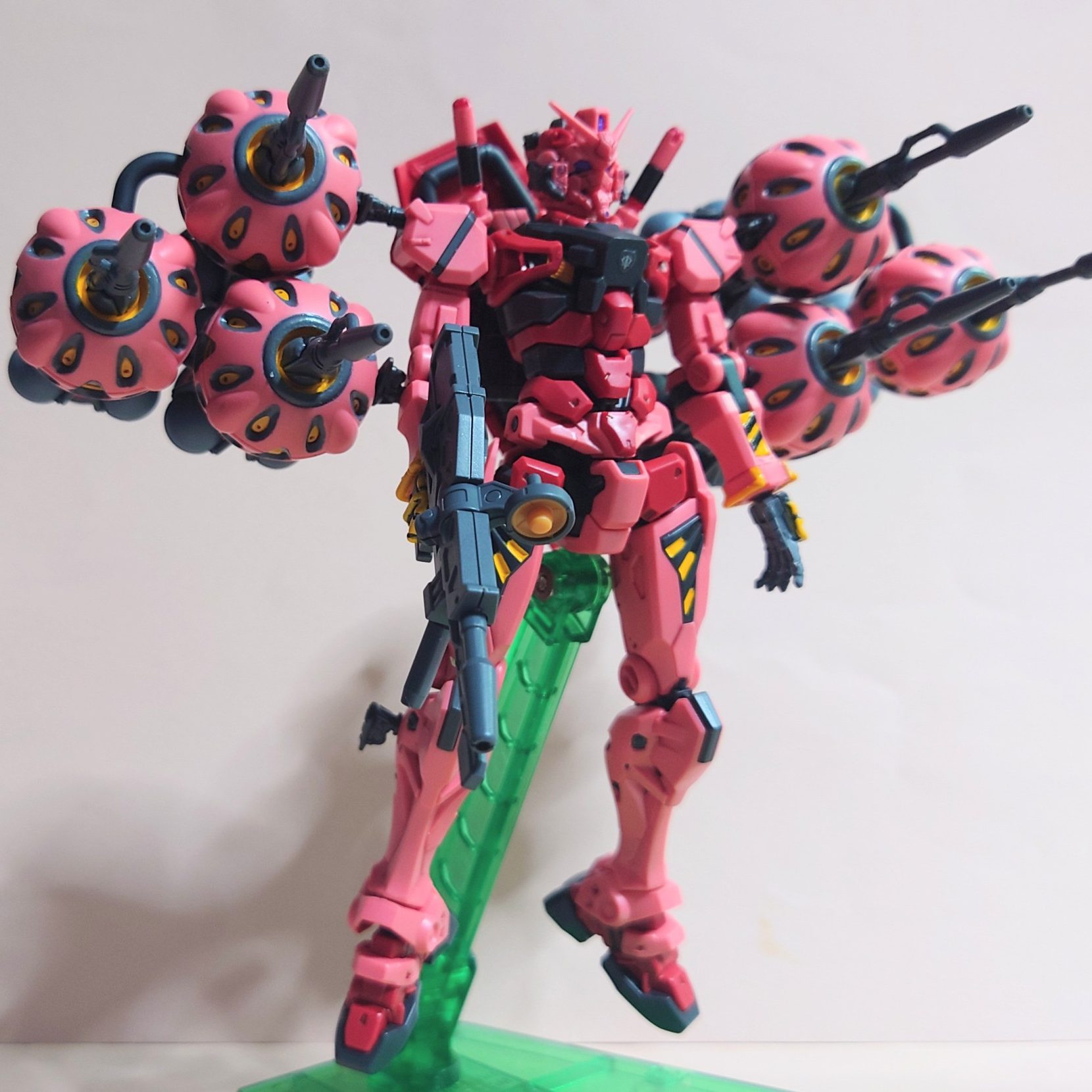 HG赤いガンダム(ビット6機装備)｜@tanigawa152さんのガンプラ作品