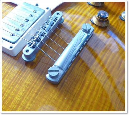 同じ素材でも音は全く違う！アルミテールピース比較 – レスポールを