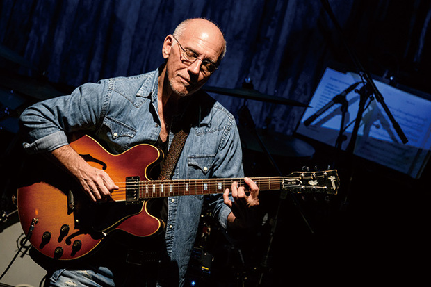 ラリー・カールトンのギタープレイと使用機材とは！？