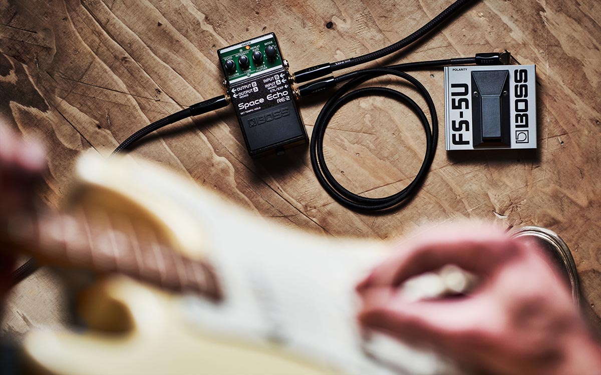 ローランドのテープ式エコーの音を再現したエフェクター2機種がBOSS