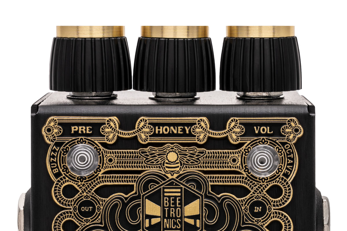 Beetronicsより、新機能を追加したオクターブ・ファズ・ペダル