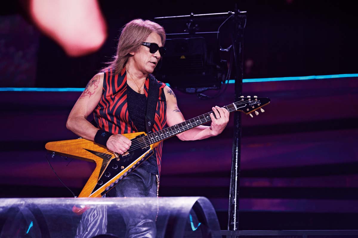 B'z LIVE-GYM Pleasure 2023 -STARS-で日産スタジアムを揺らした松本