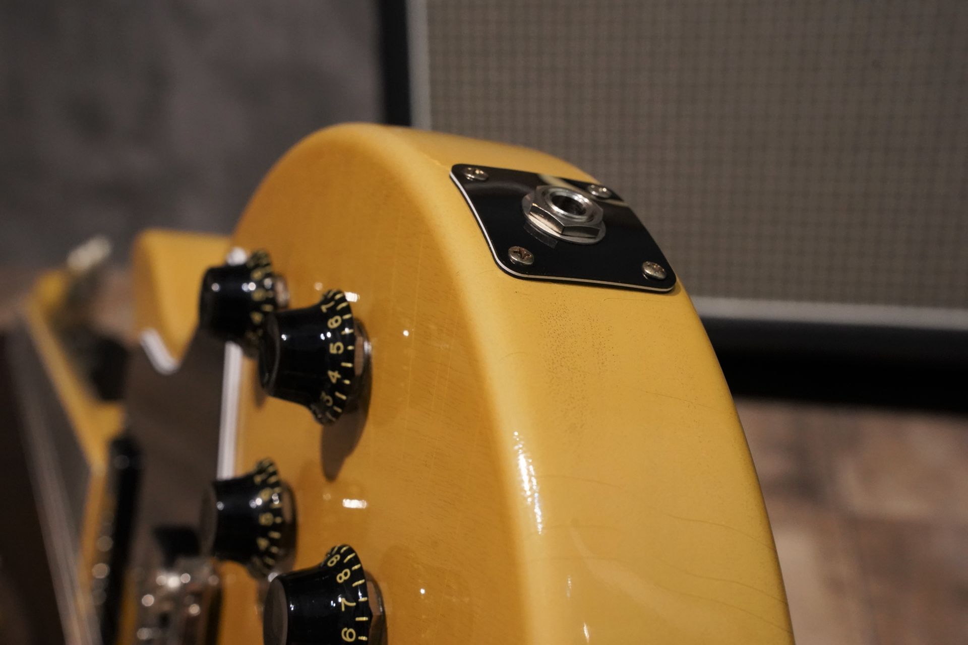 別室 野原のギター部屋 Vol.32 “モノクロ放送映えするTVカラー