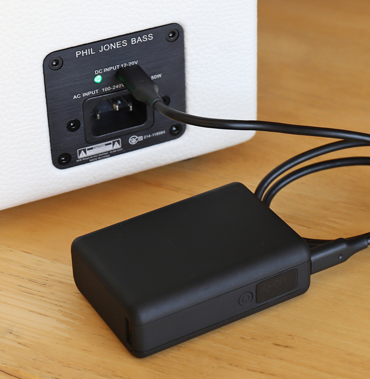 Phil Jones Bass NANOBASS X4C｜大好評の「X4」がバッテリー対応となっ