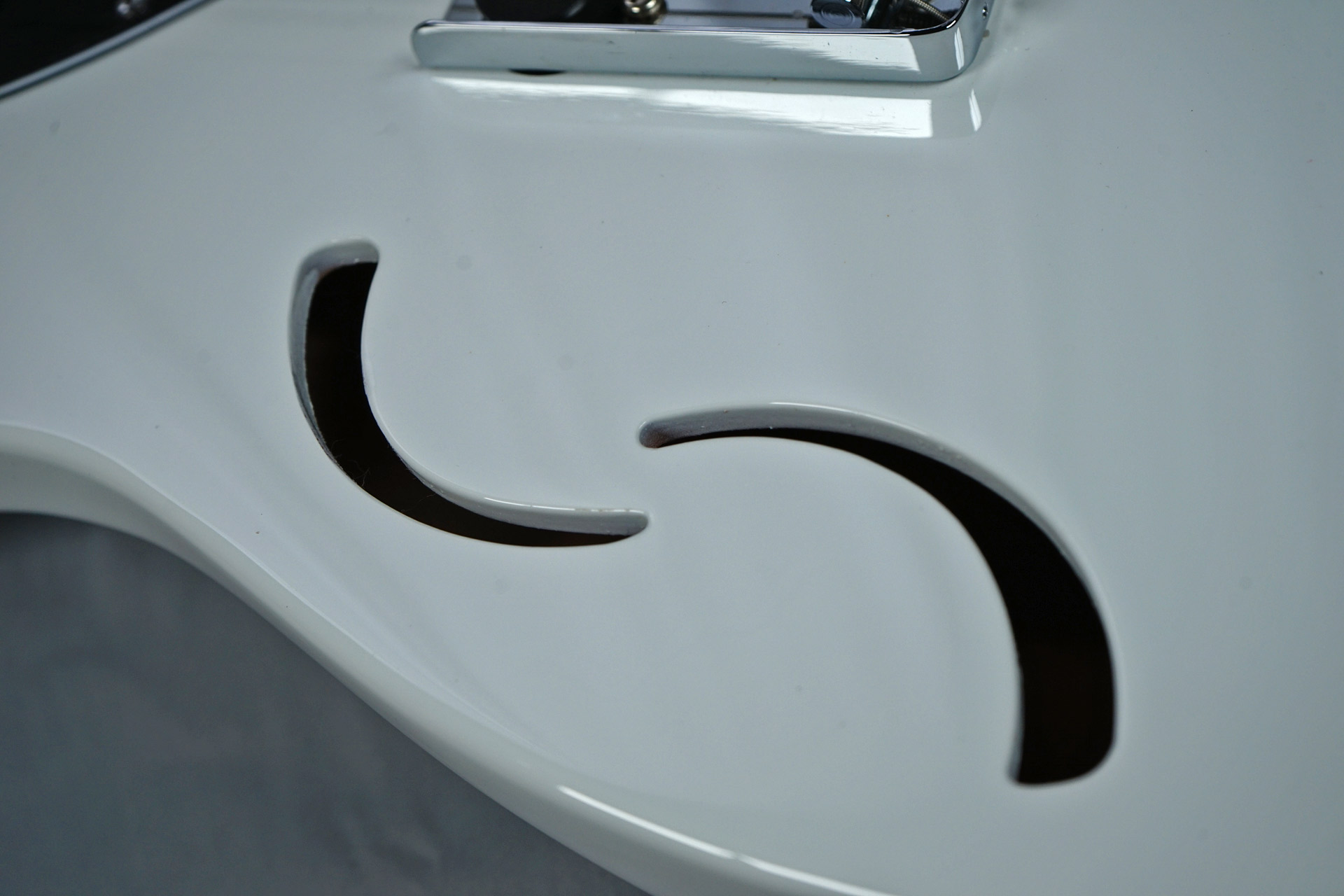 軽量・オシャレなセミホロウ構造のテレキャスタイプ｜ギターマニア石田