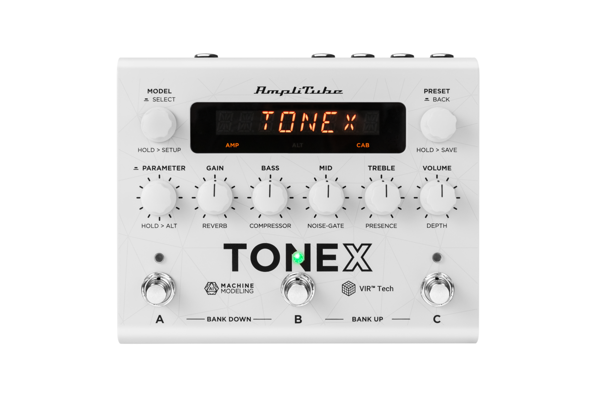 ステージで輝くIK Multimedia TONEX Pedalの限定ホワイトエディション
