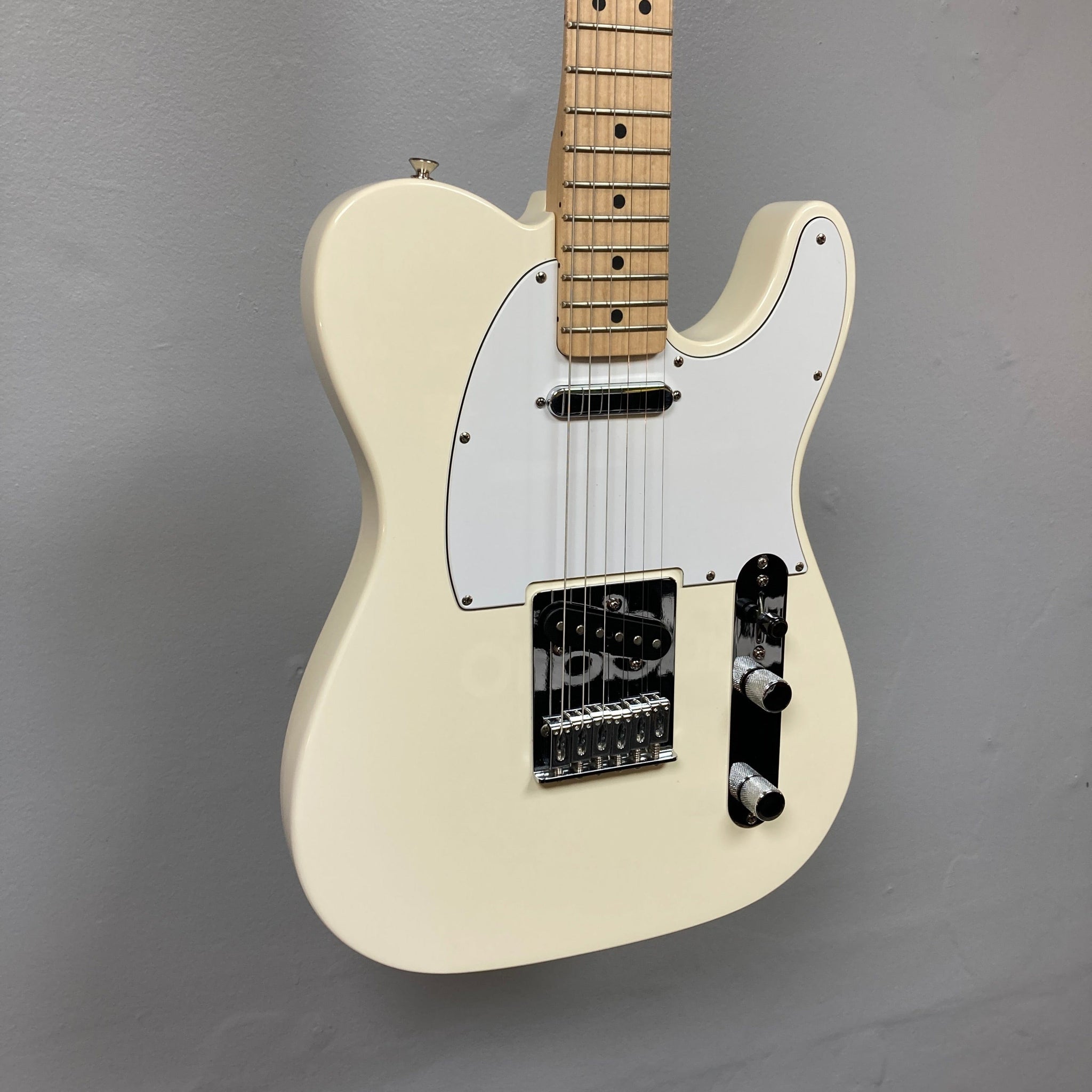 Telecaster Arctic White - Unmatched Versatility and Tone Awaits