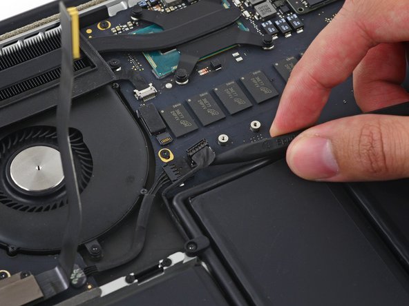 MacBook Pro 13インチ Retina Display Early 2015 のバッテリーの交換