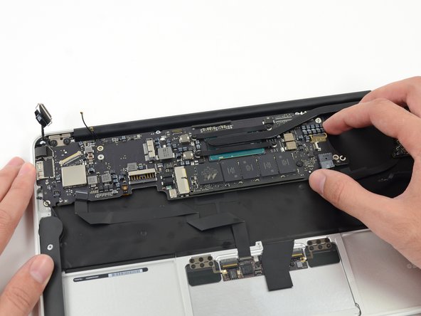MacBook Air 11インチ Early 2015のロジックボードの交換 - iFixit