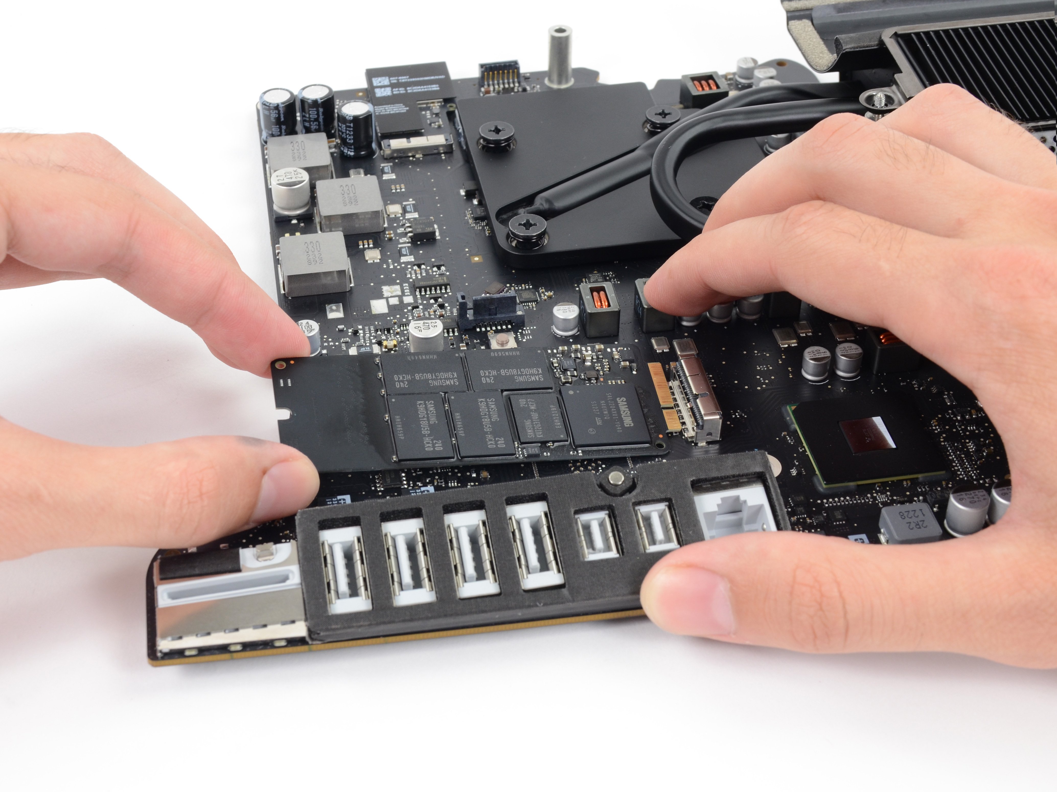 iMac 27インチ 2017 Blade SSDの交換 - iFixit 修理ガイド