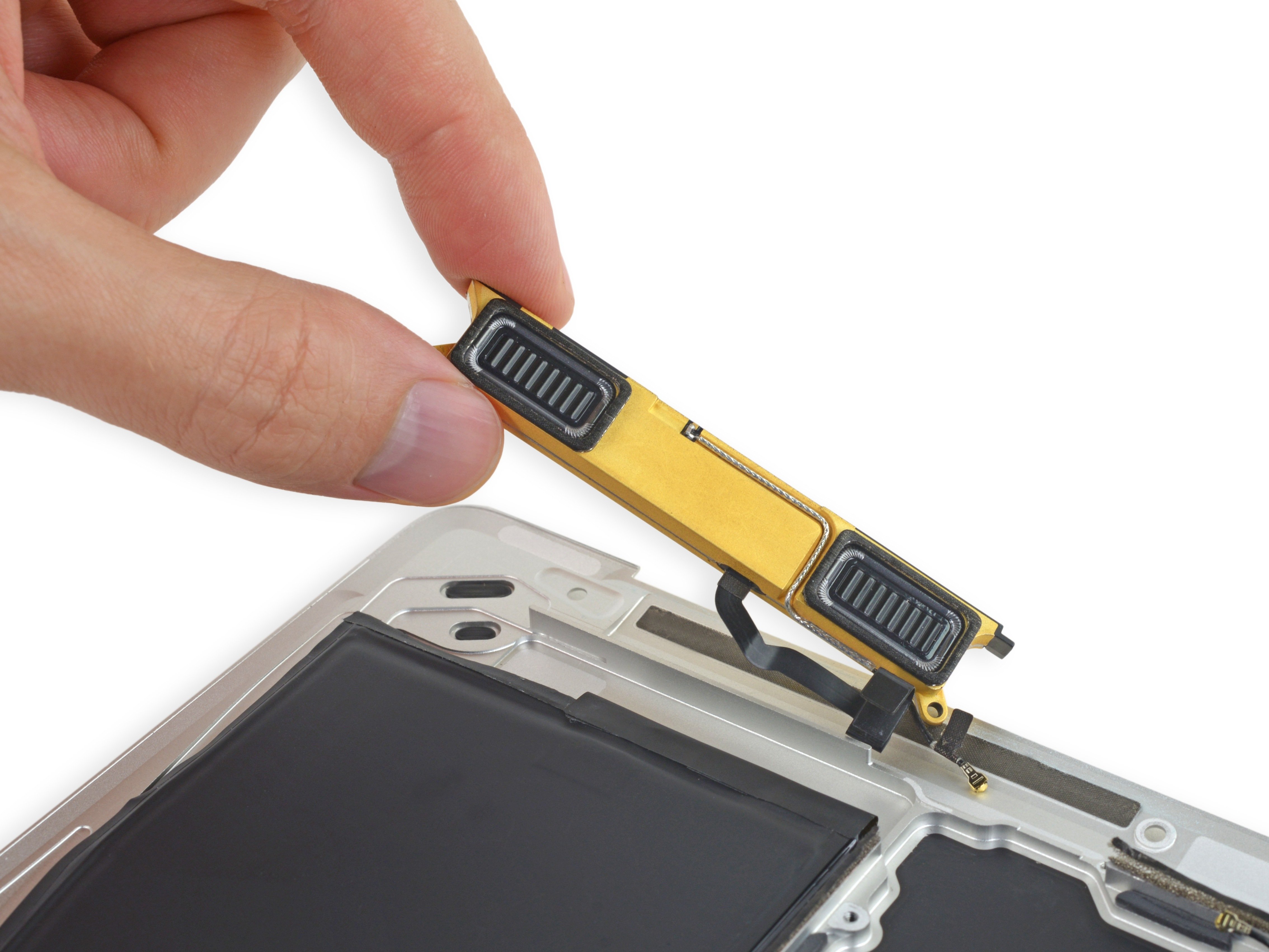 Retina MacBook 2017左スピーカーの交換 - iFixit 修理ガイド