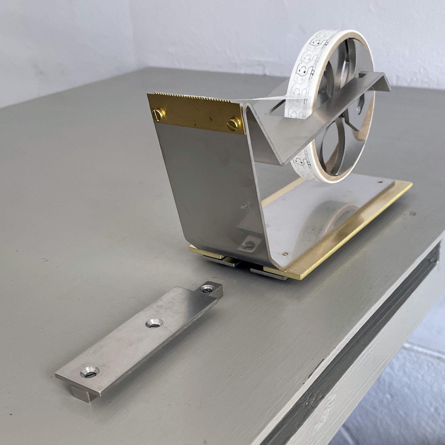 tape dispenser – guillemets+saruyama