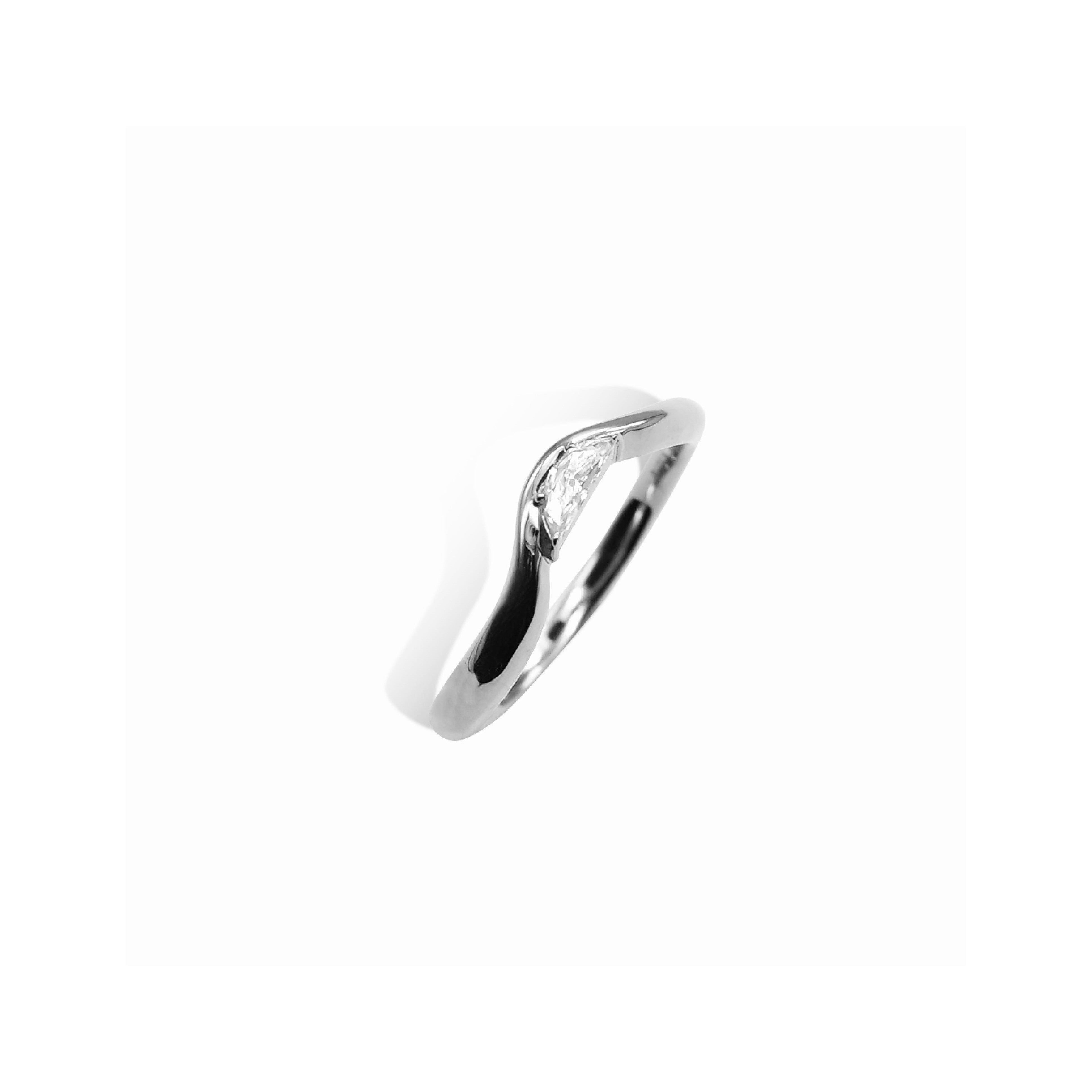 Half Moon curva ring – GYPPHY