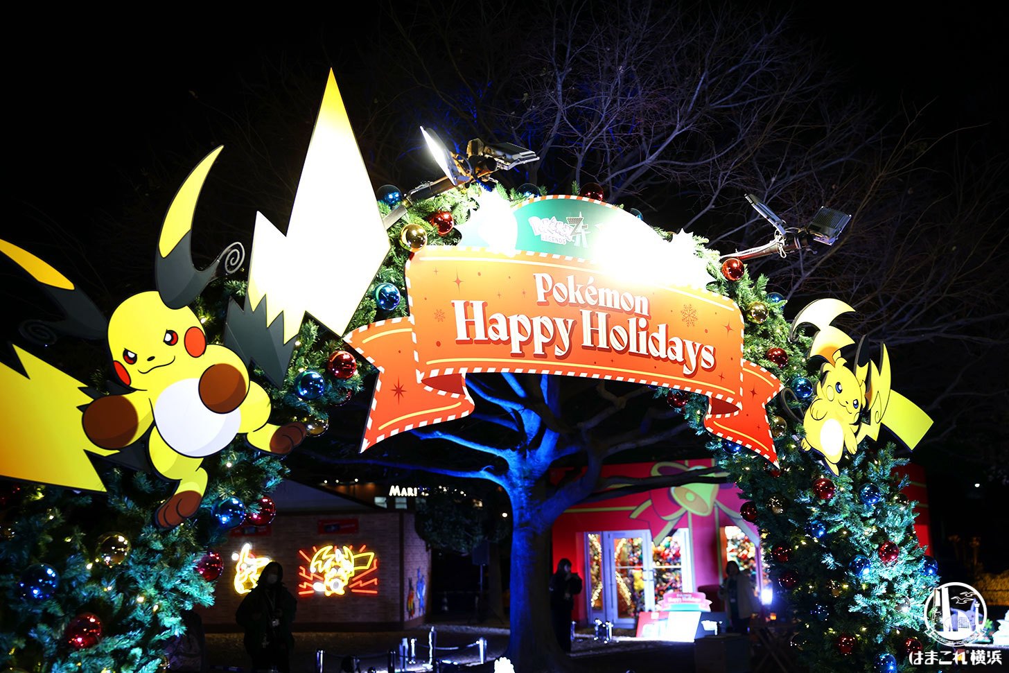 横浜赤レンガ倉庫にポケモン集結！クリスマス彩るメガライチュウたち