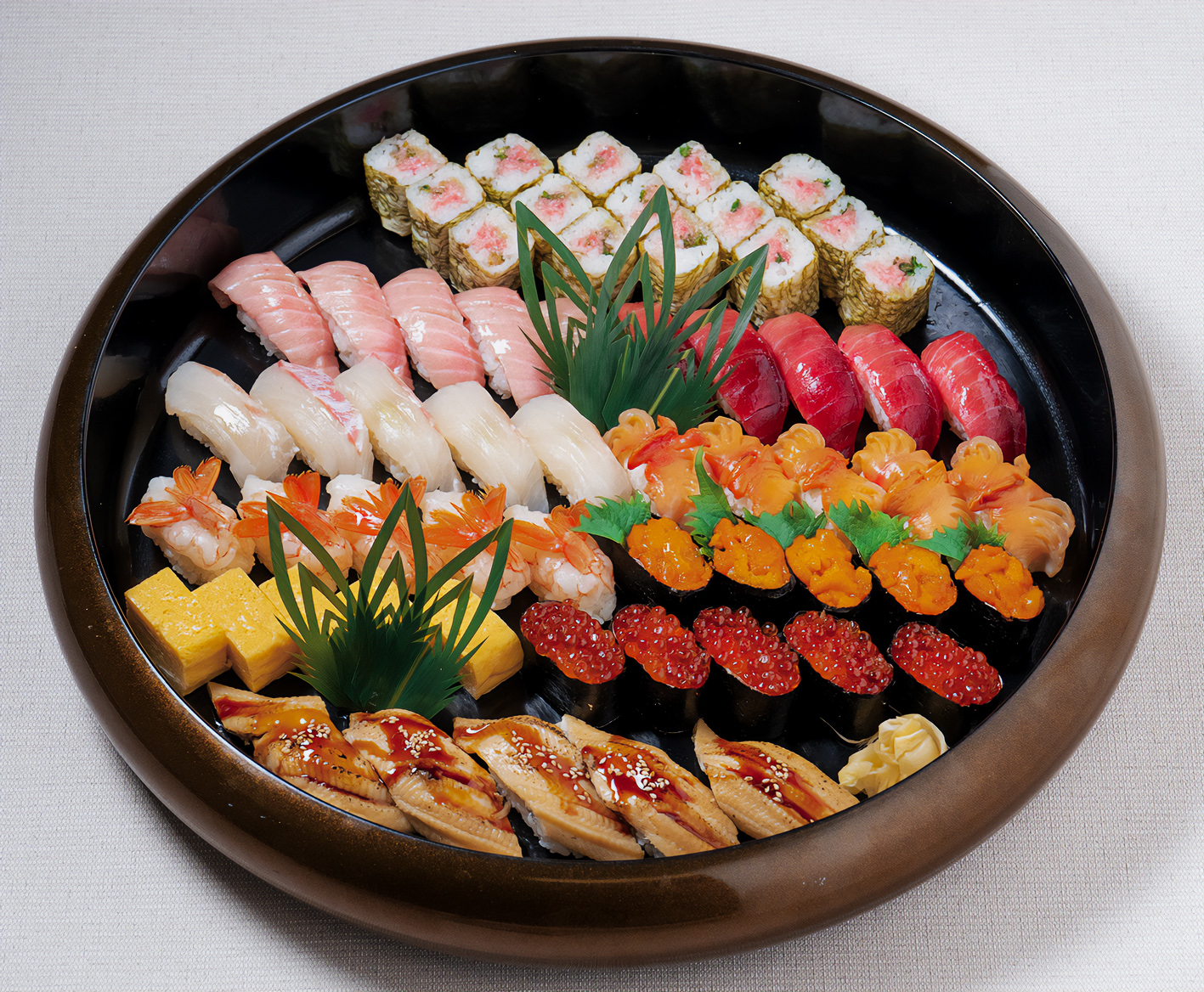 特上寿し（2人盛〜5人盛）……※表示価格は2人盛です＜出前＞ | はな膳