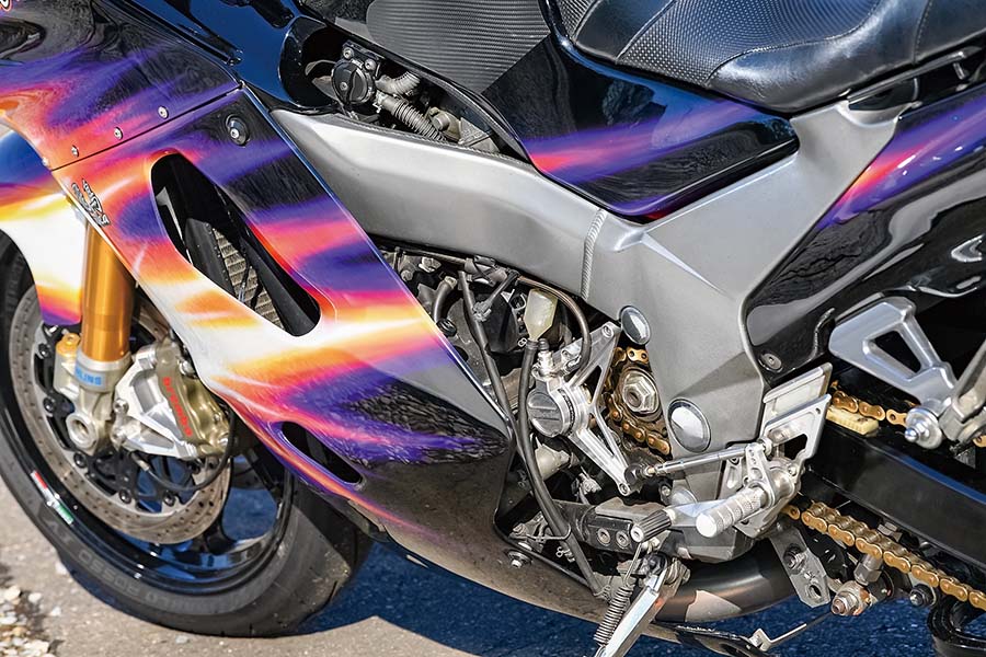 K-2プロジェクト ZX-11（KAWASAKI ZX-11） | ヘリテイジ＆レジェンズ