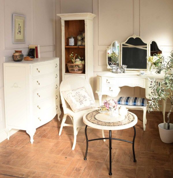 フランスのアンティーク家具、美しい三面鏡の白いドレッサー(q-1575-f