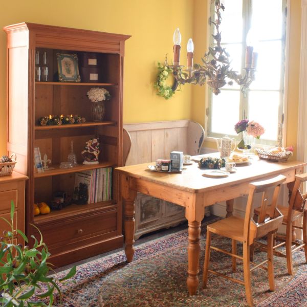 イギリスから届いたアンティークのおしゃれなテーブル、オールドパイン