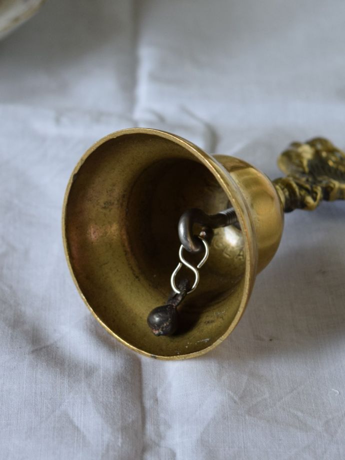 英国で見つけたアンティークの真鍮雑貨、天使×ハープの真鍮ベル(m-6388
