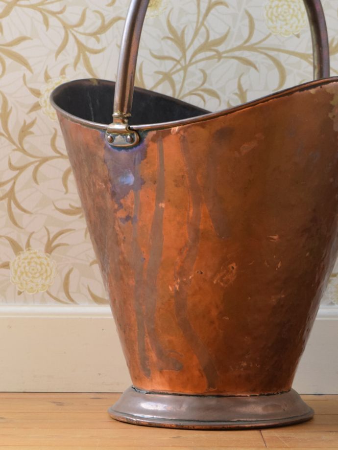 イギリスから届いたアンティークのおしゃれなバケツ、銅のコール