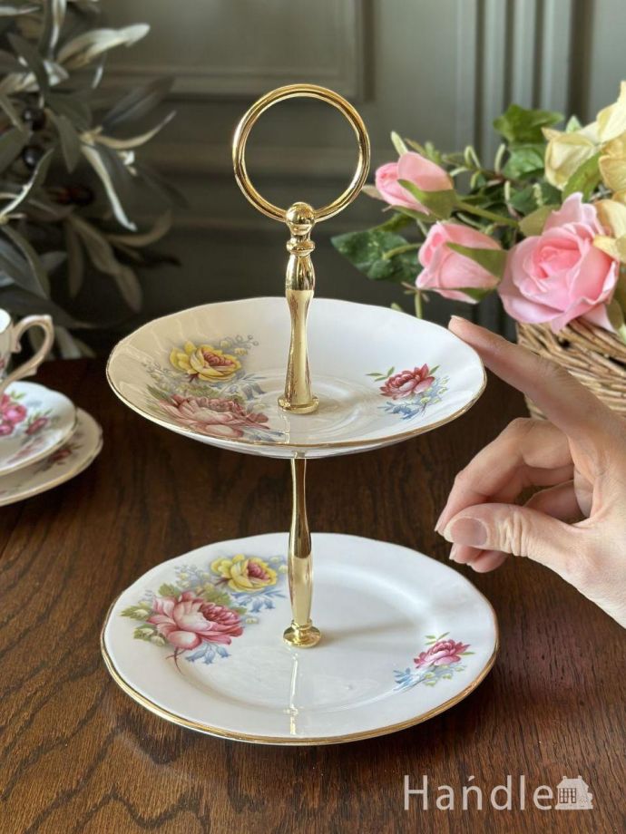 英国アンティークのおしゃれなケーキスタンド、ゲインズバラ