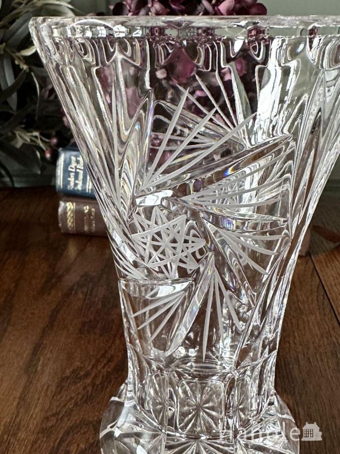 英国アンティークガラスのフラワーベース、アンティーク型押しガラスの