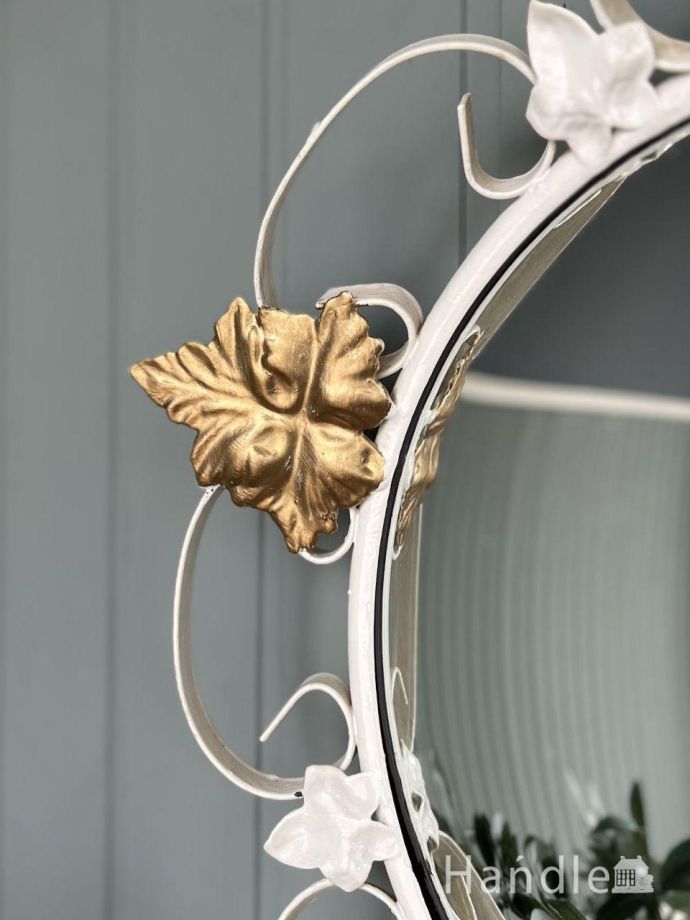 フランスから届いたお花の形の壁かけ鏡、アンティークのおしゃれな凸型