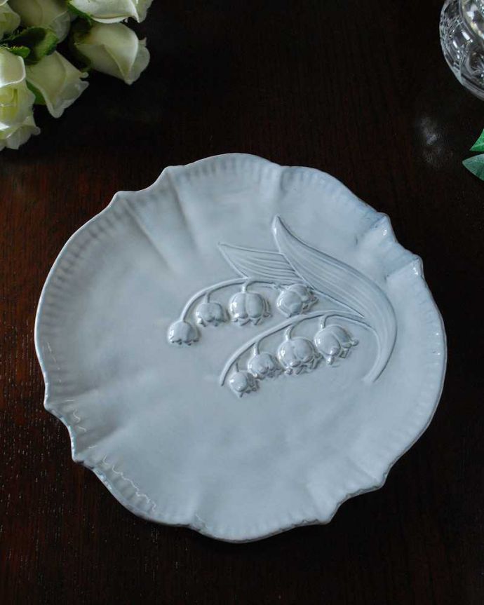 スズランの模様がとっても可愛いミュゲ（Muguet）のディナープレート