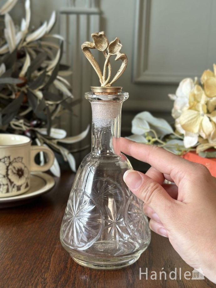 アンティーク風のおしゃれなガラス雑貨・ガラスボトル(チューリップ