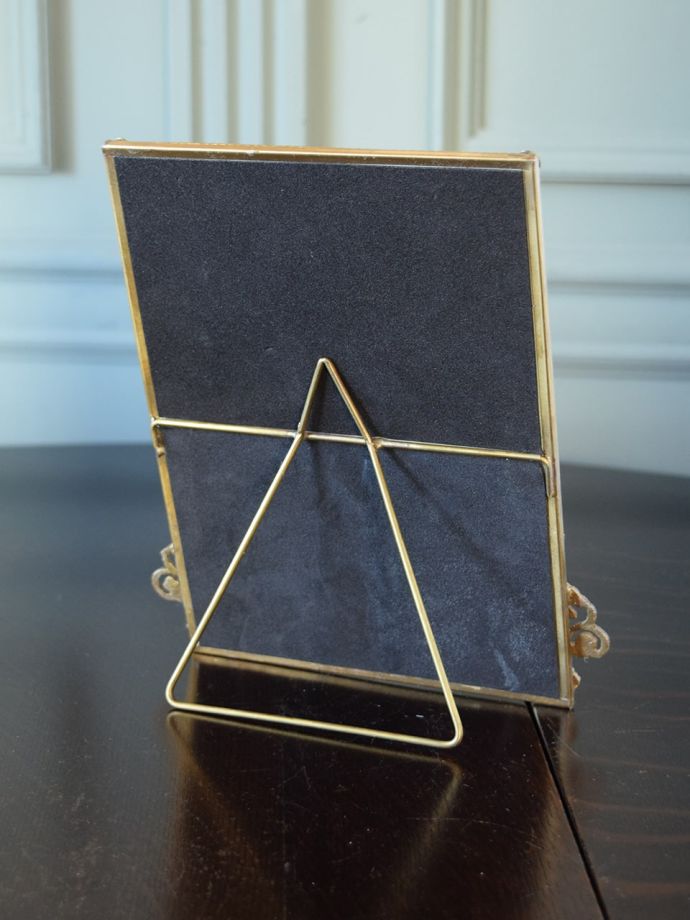 アンティーク調のおしゃれな鏡、真鍮製のスタンドミラー(n21-031