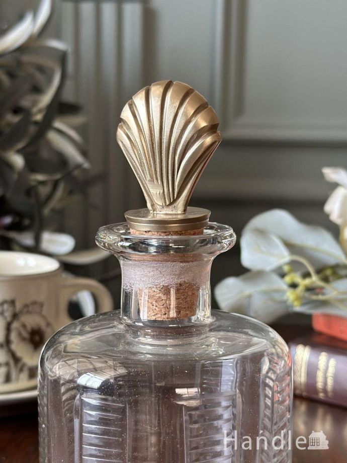 アンティーク風のおしゃれなガラス雑貨・ガラスボトル(シェルキャップ
