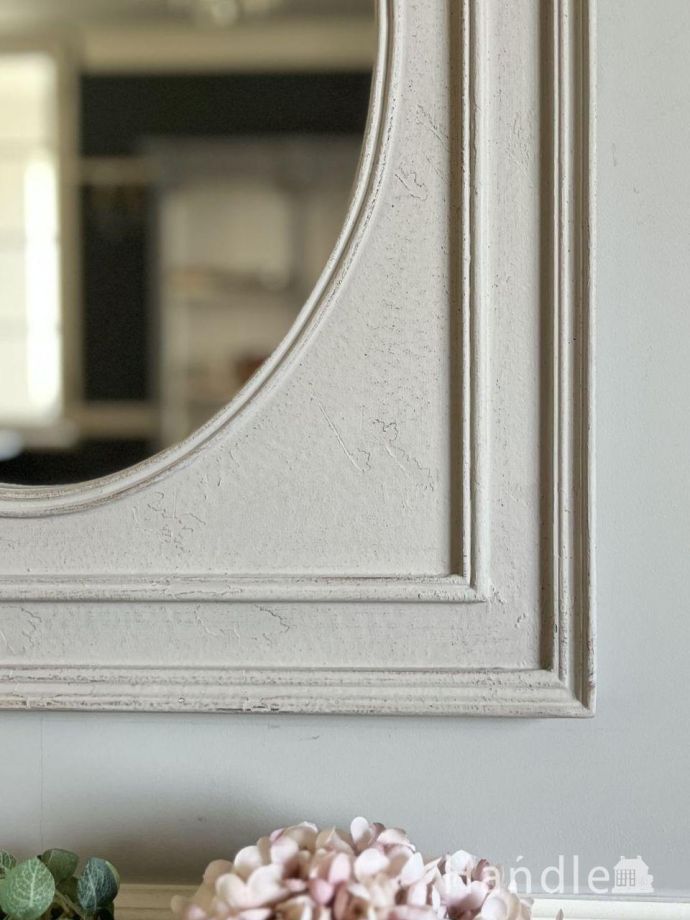 フランスアンティーク調の壁掛け鏡、ロココ調の装飾が入ったスクエア型