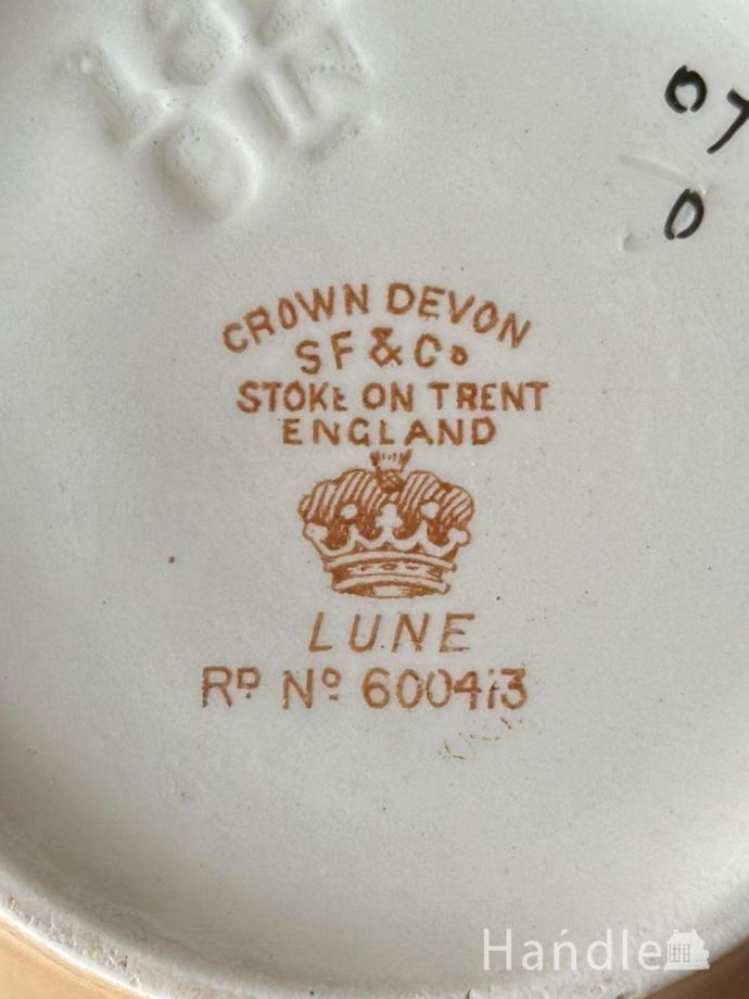 英国アンティークのフラワーベース、お花の模様が描かれたCrown Devon