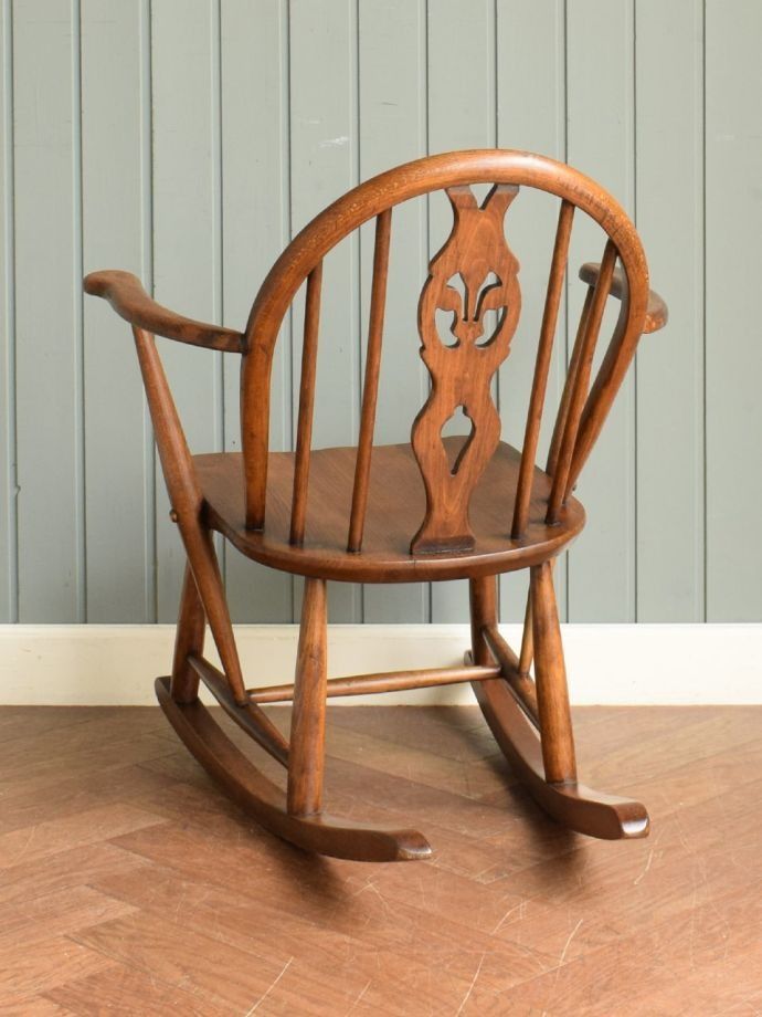 アーコールのシスルバックロッキングチェア（カラメル色・アーム付き