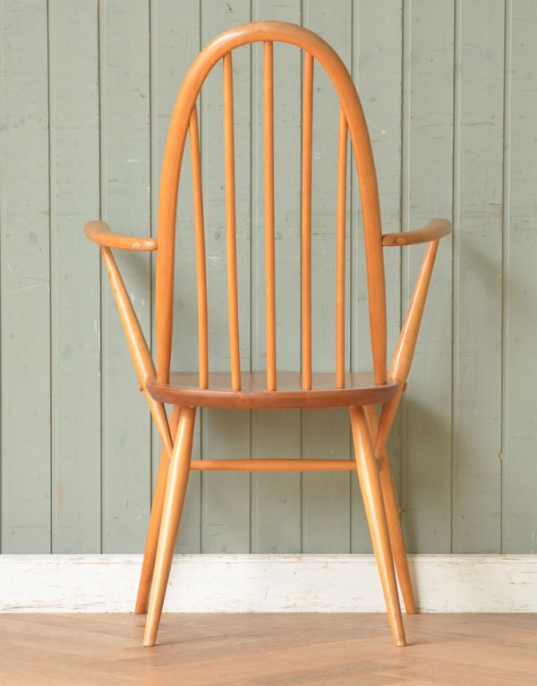 アーコールのクエーカーアームチェア（カスタード色・アーム付き）(ear