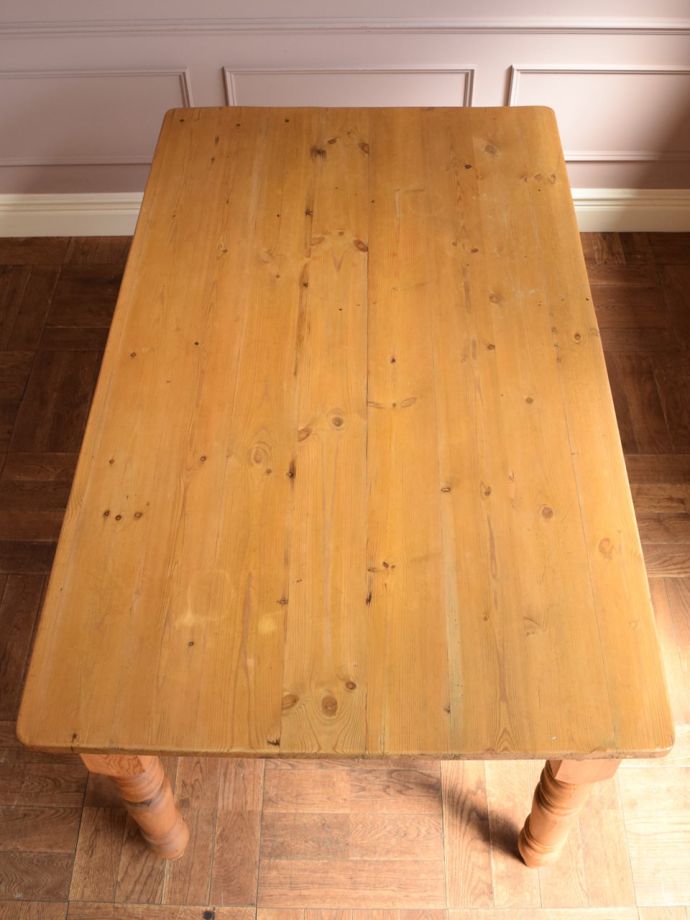 イギリスから届いたアンティークのおしゃれなテーブル、オールドパイン