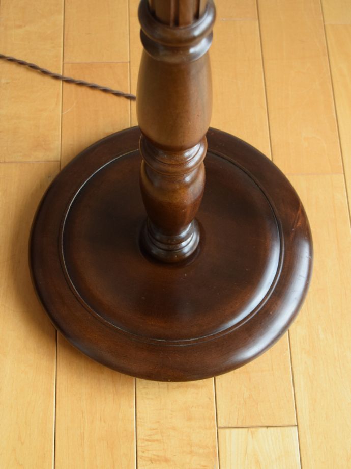 英国で見つけたおしゃれなスタンドライト、アンティークのフロアランプ