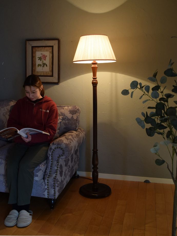 英国で見つけたおしゃれなスタンドライト、アンティークのフロアランプ