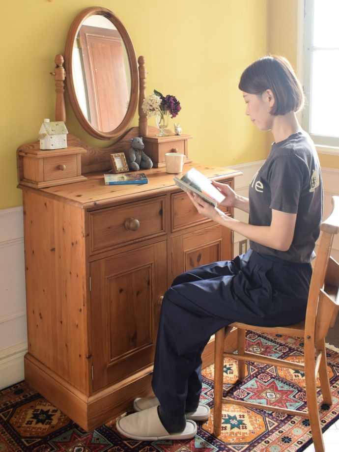 英国から届いたビンテージドレッサー、パイン材のおしゃれな