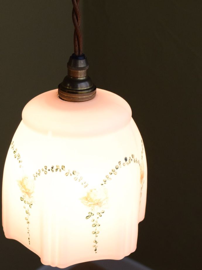 アンティークのガラスシェードのペンダントライト、繊細なバラの