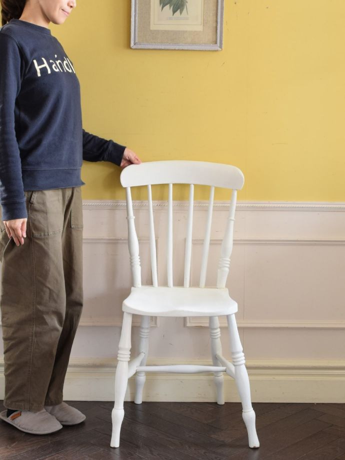 白いおしゃれなアンティークチェア、イギリスから届いたキッチンチェア