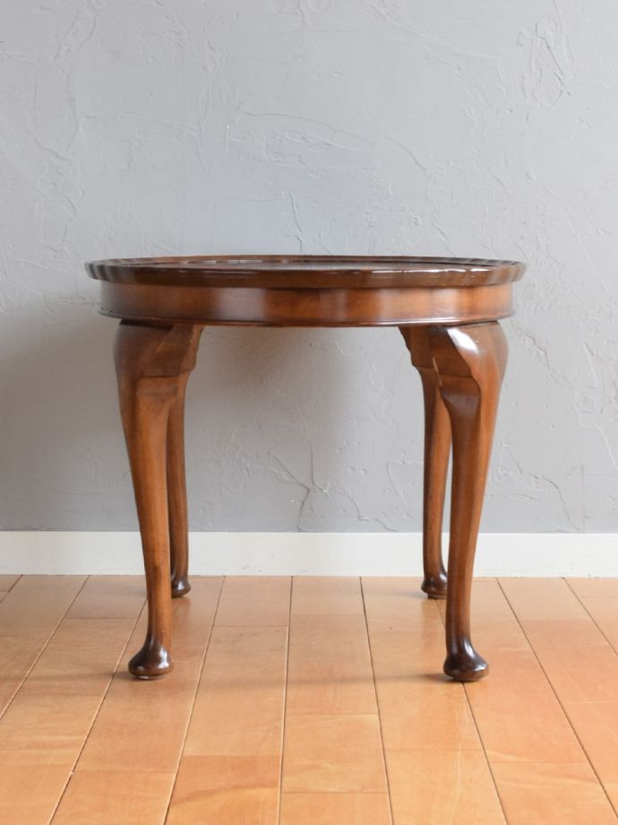 英国から届いたアンティークのローテーブル、オーバル型の