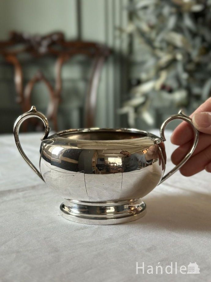 英国アンティークシルバープレートの食器、ダブルハンドルの持ち手付き