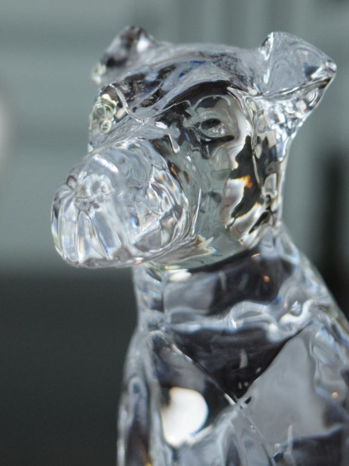 アンティークガラスの犬のオブジェ、プレスドグラスのオーナメント