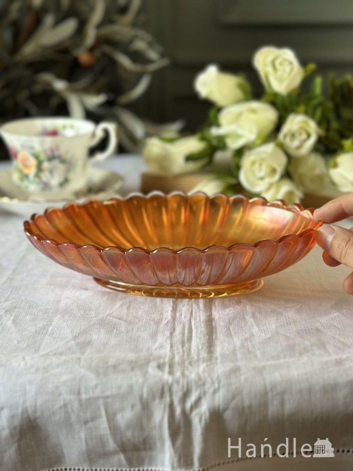 アンティークガラスのおしゃれな器、幻想的なオレンジ色のカーニバル