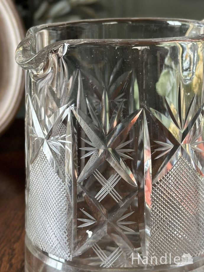 イギリスから届いたアンティークガラスのピッチャー、プレスドグラスの