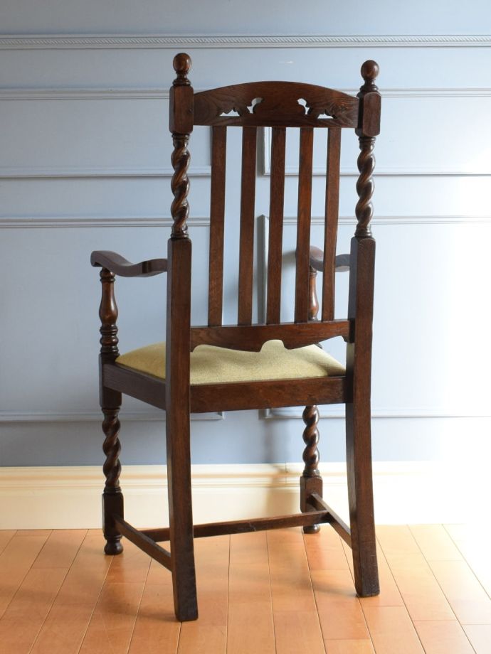 ツイストが美しい英国アンティークの椅子、イギリスから届いたオーク材