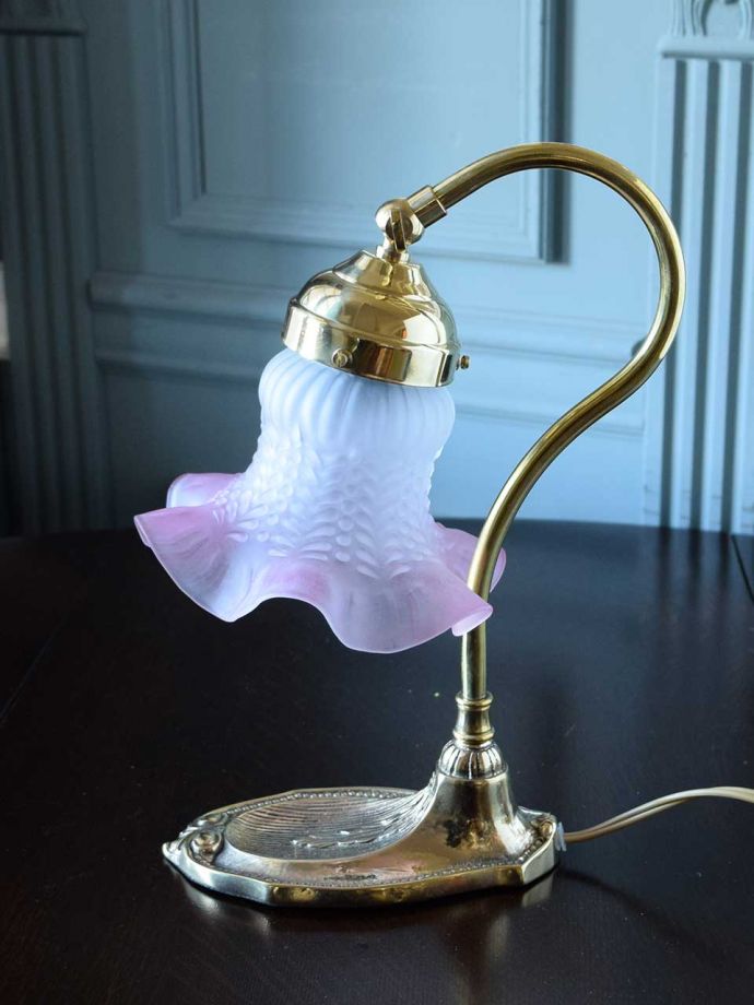 イタリアから届いたおしゃれな照明器具、真鍮製のテーブルランプ（E17